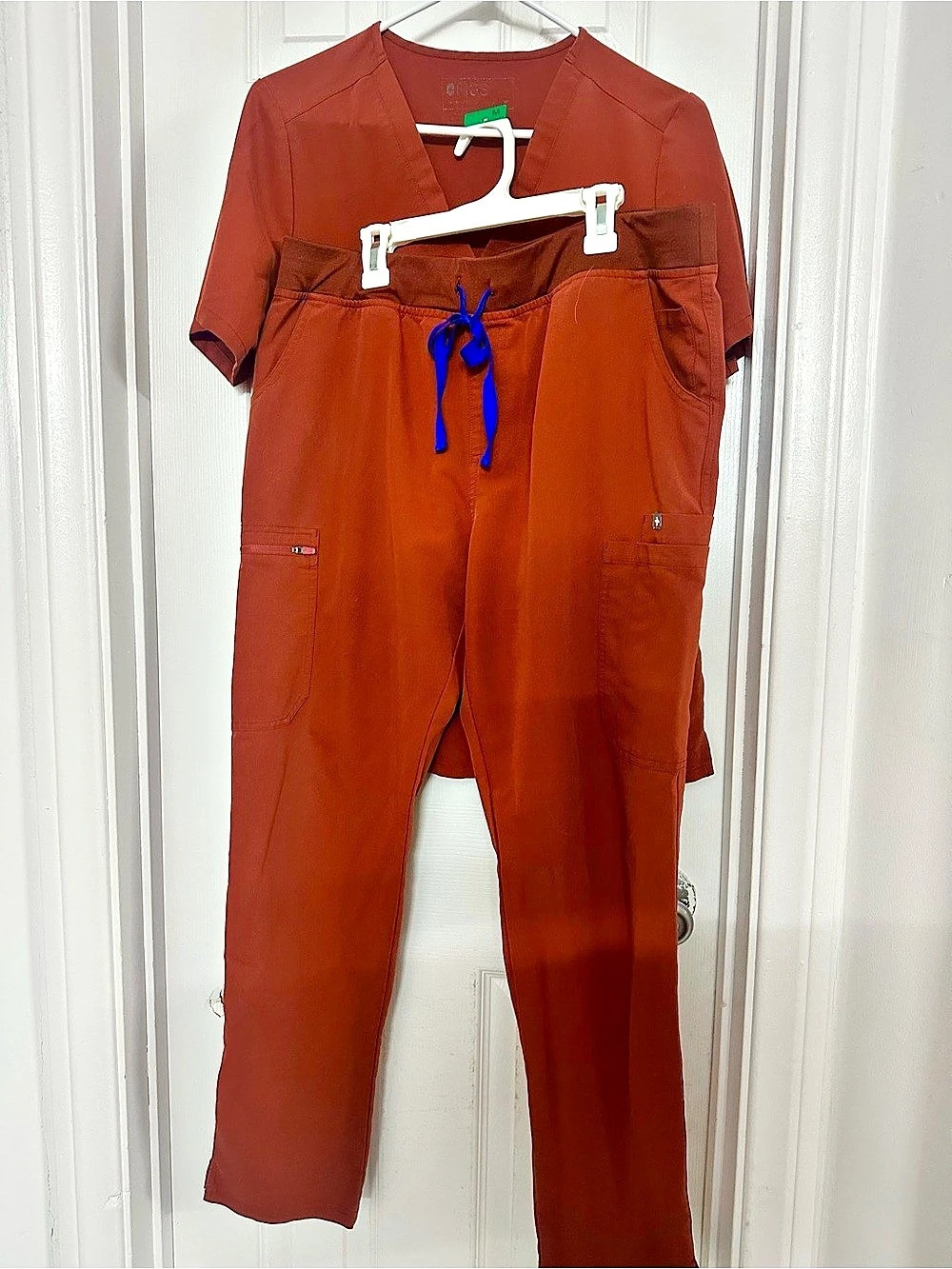 Figs Rare Limited Edition Fall Color Scrub Set top is M and Pants is L/R
